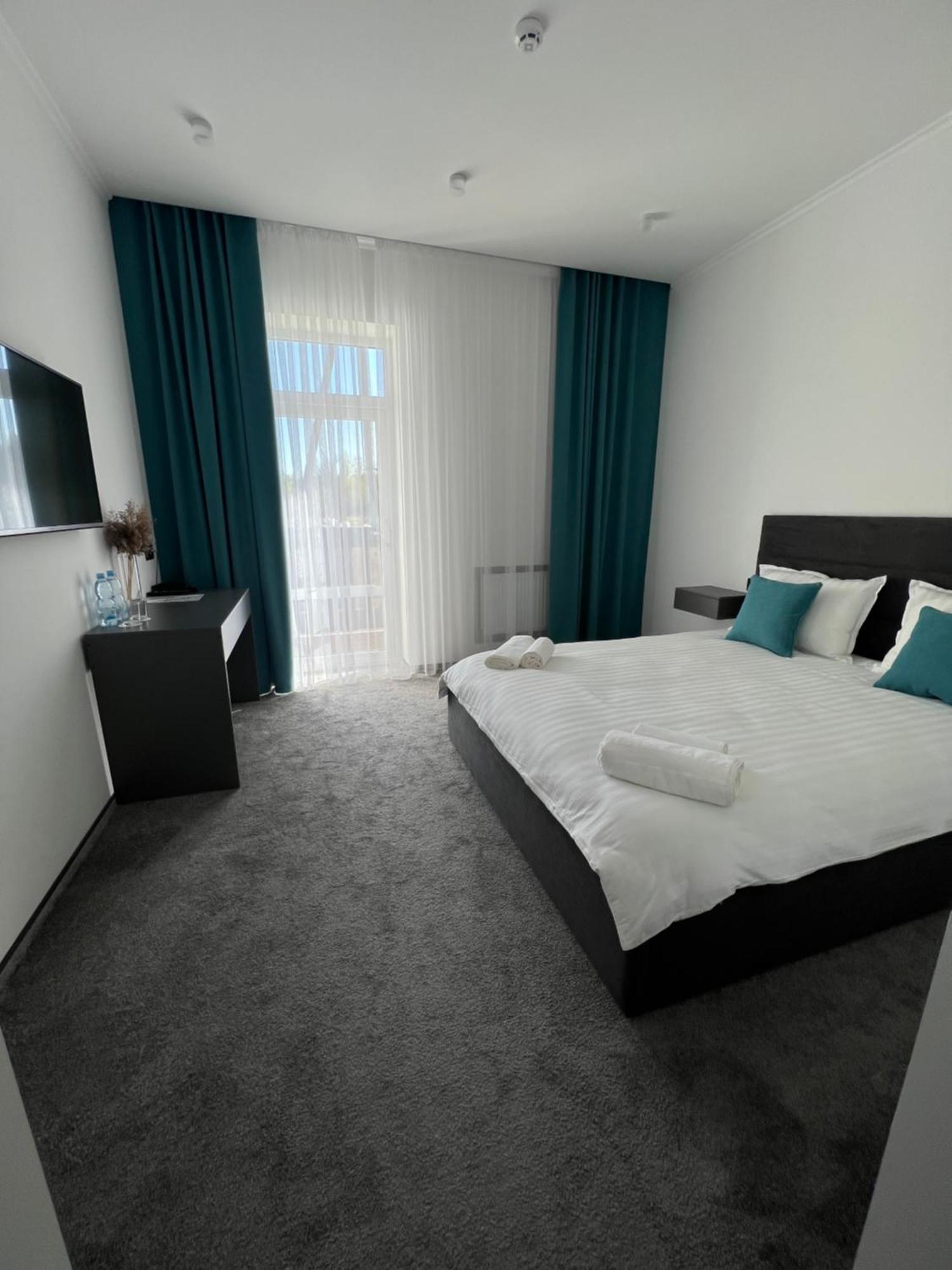 Rokytne  Royal Wood Hotel מראה חיצוני תמונה
