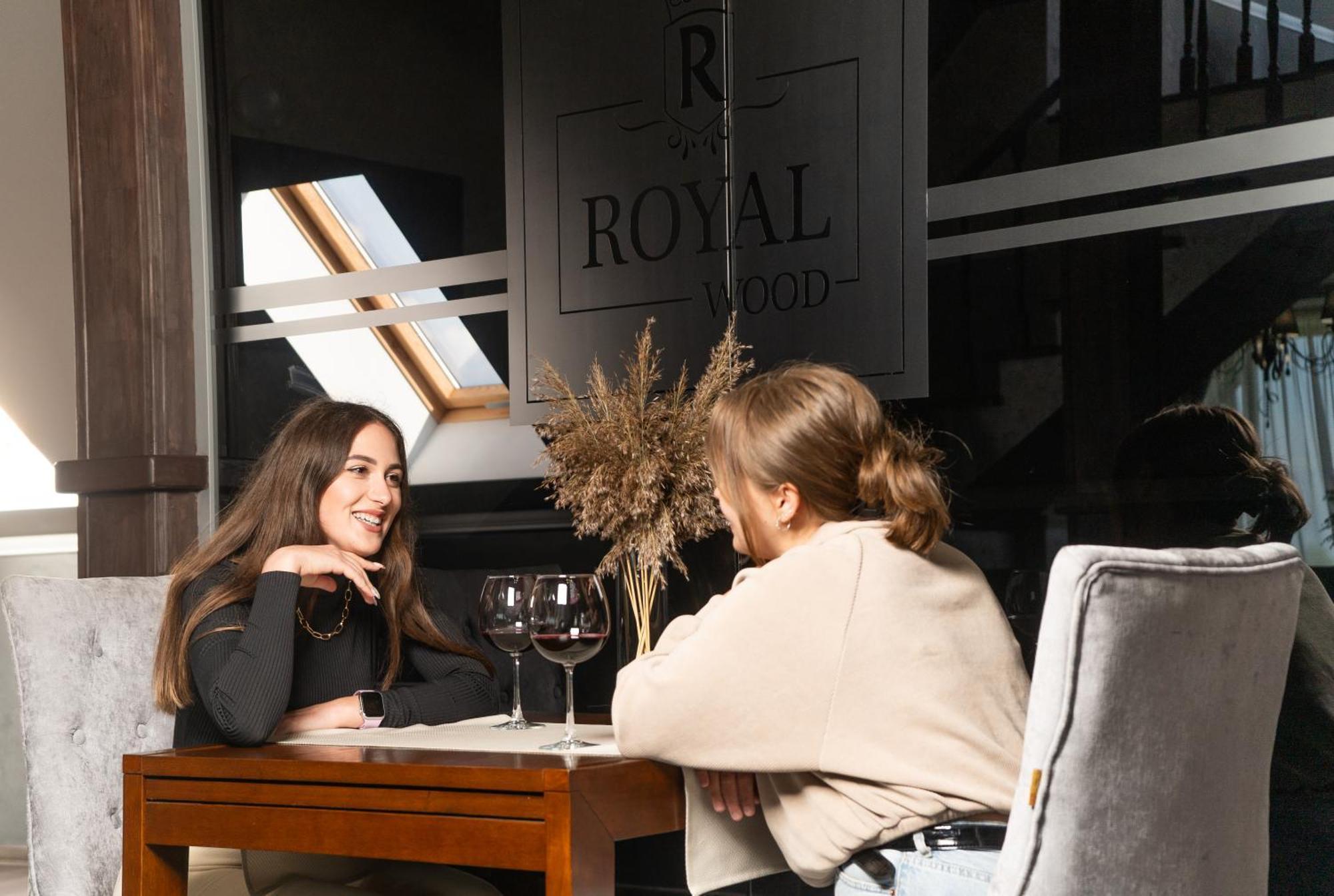 Rokytne  Royal Wood Hotel מראה חיצוני תמונה